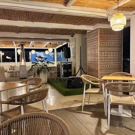 Cozy In The Center *