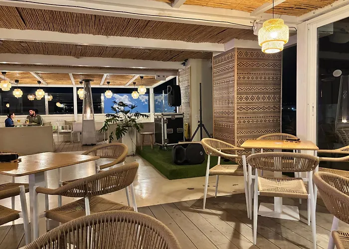 Cozy In The Center *