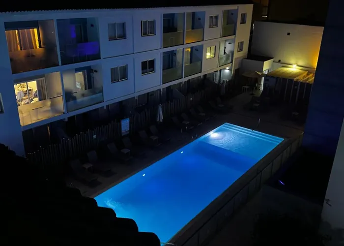 Cozy In The Center *